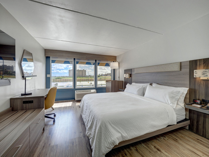 Bedroom 3, Holiday Inn Express CORPUS CHRISTI - BEACHFRONT, Nueces