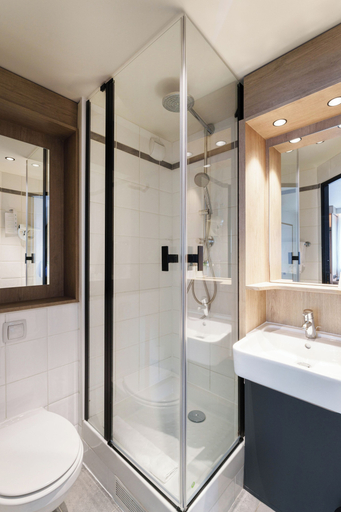 Bathroom 4, Campanile Prime Paris 19 - La Villette, Paris