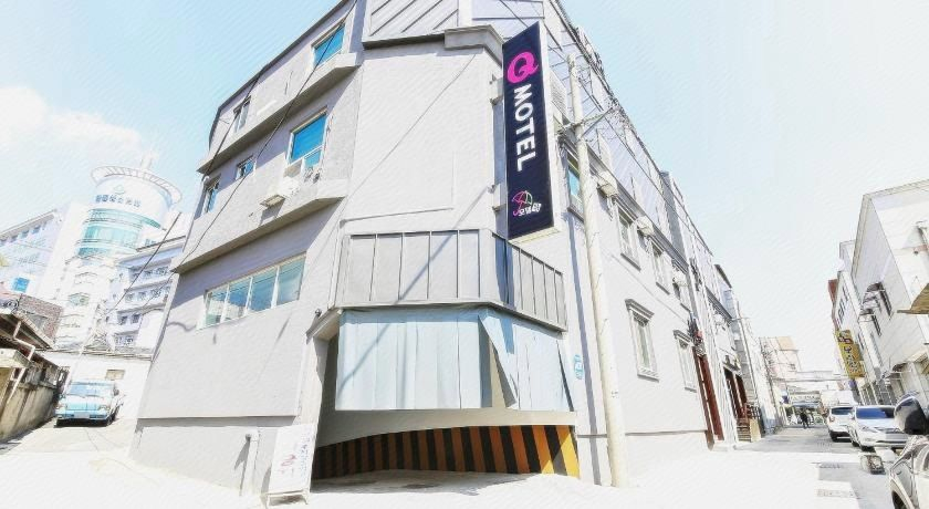 Exterior & Views 2, Happy Q Motel, Andong