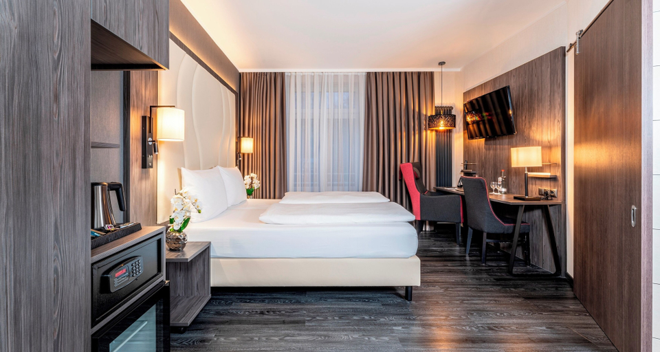Bedroom 2, PLAZA Premium Parkhotel Norderstedt, Segeberg