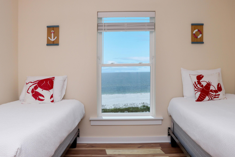 Bedroom 3, Pelican Roost E, Bay