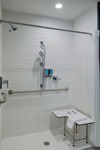 Bathroom 5, Aloft by Marriott Columbus University District, Franklin