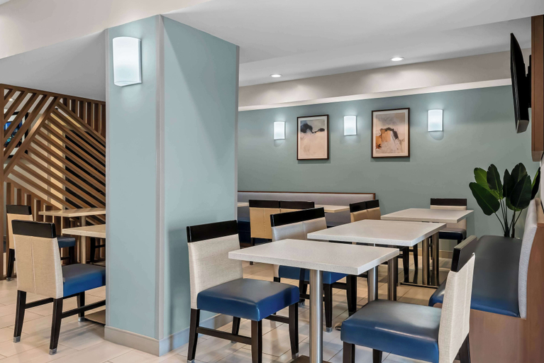 Food & Drinks 5, Best Western Executive Inn, Dallas