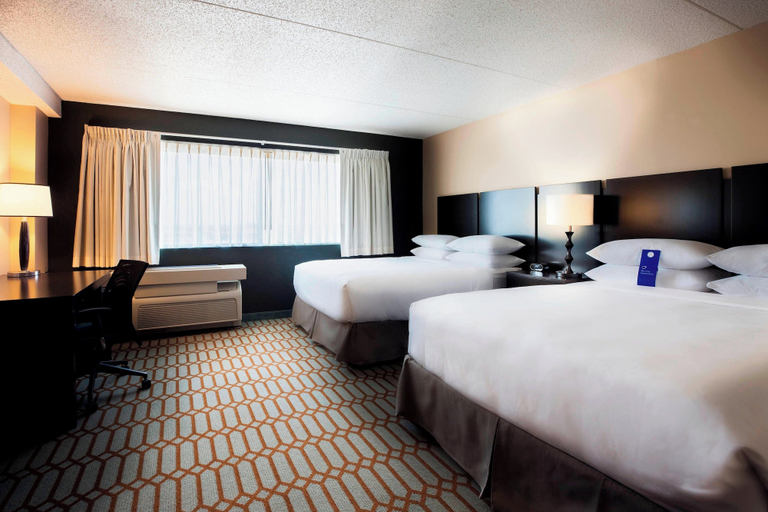Bedroom 2, Delta Hotels by Marriott Fargo, Cass