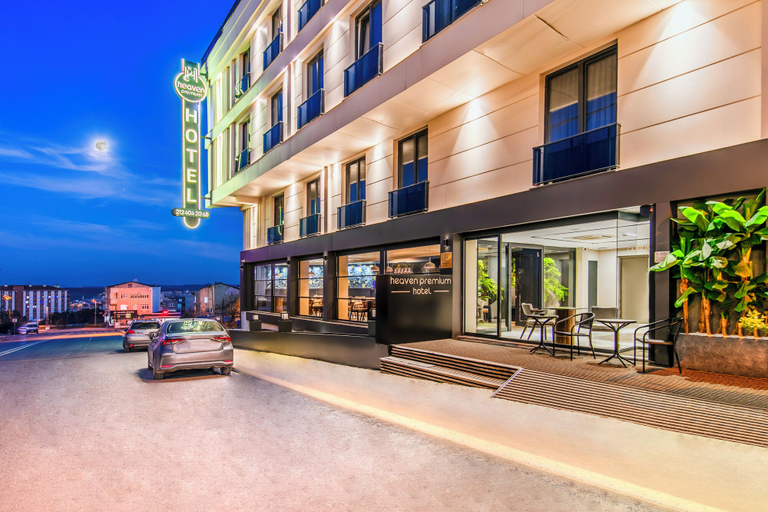 Exterior & Views