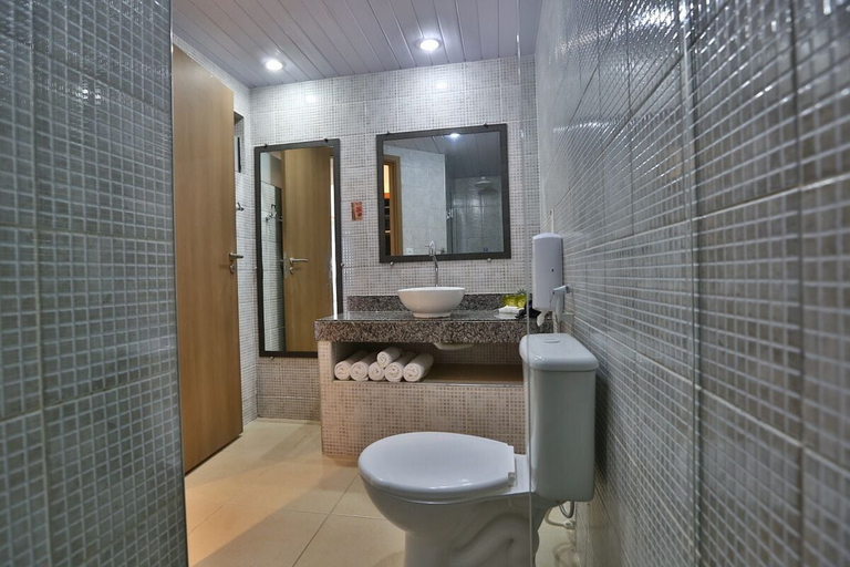 Bathroom 14
