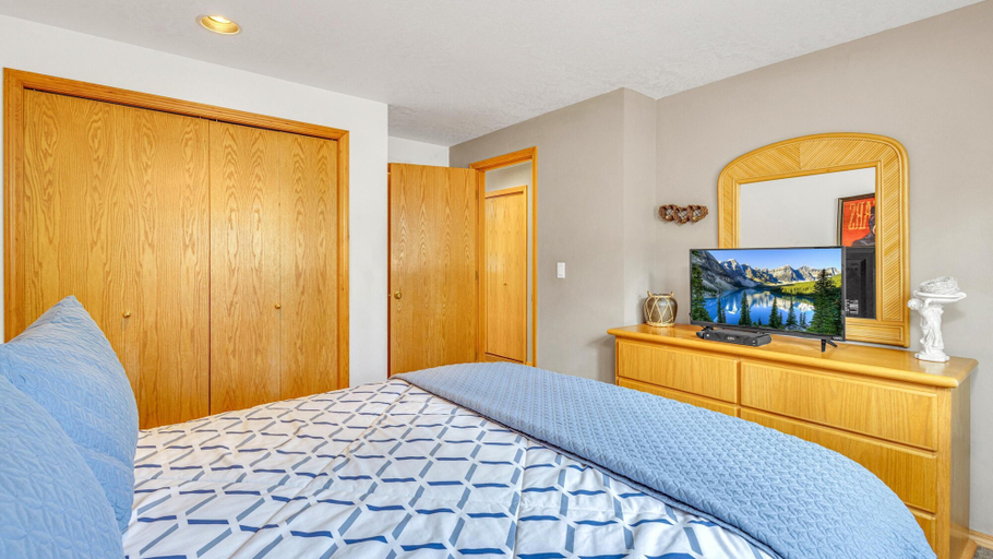 Bedroom 3, Coyote Lane 9, Deschutes
