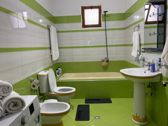 Bathroom, SHENA Guest House, Gjirokastrës