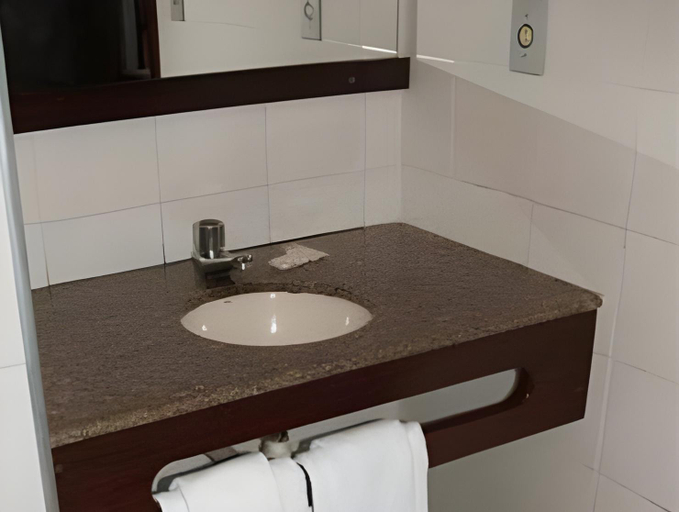 Bathroom 9