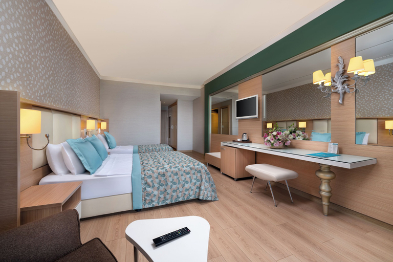 Bedroom 4, Royal Garden Beach Hotel - All Inclusive, Alanya