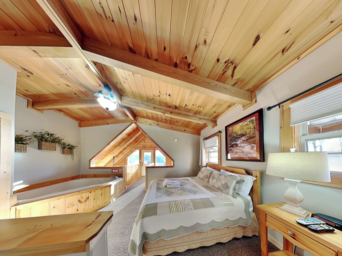 Bedroom 3, Silver Moon, Sevier