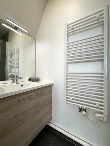 Bathroom 2, L Eiffel Disney 5min Paris 35min Parking Terrasse, Seine-et-Marne
