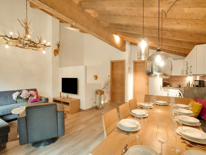 Others 4, Luxurious Holiday Home With Sauna, Zell am See