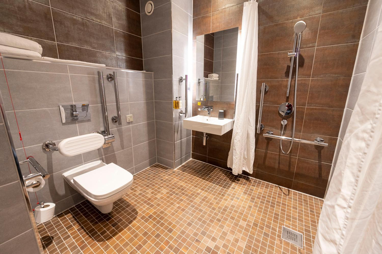 Bathroom 4, ibis Styles Leeds City Centre Arena, Leeds