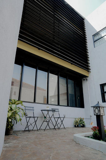 Exterior & Views 1, Arlita Guesthouse, Cianjur