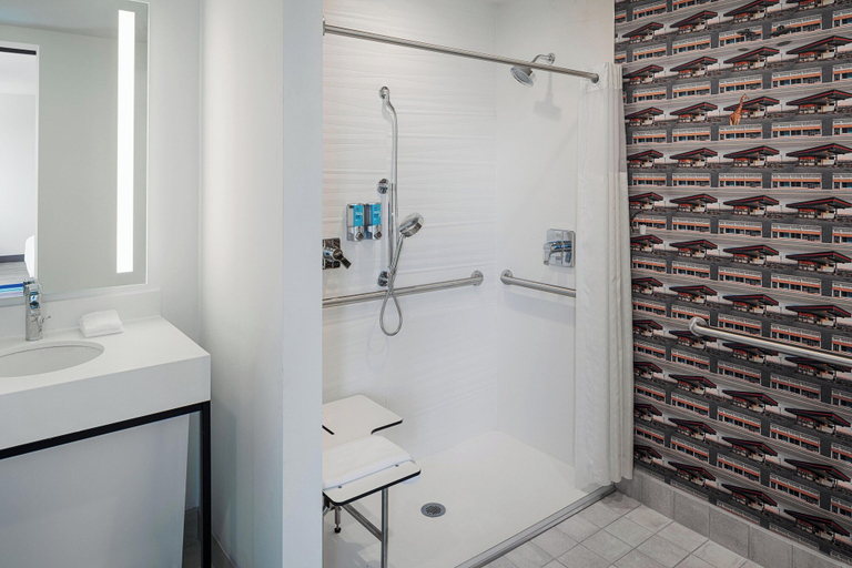 Bathroom 5, Aloft by Marriott Columbus University District, Franklin