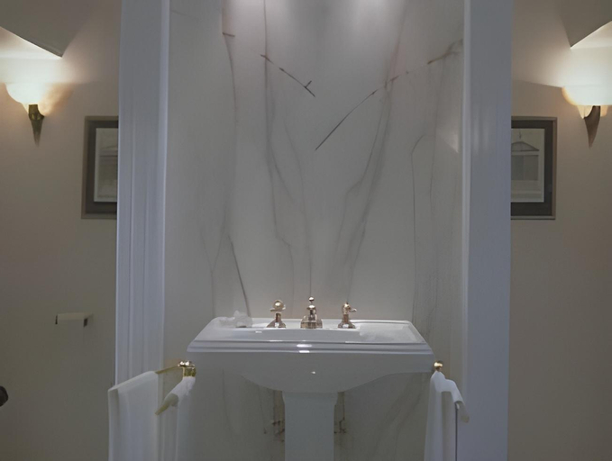 Bathroom 12