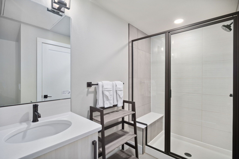 Bathroom 4, Swanky Townhome Near Old Town, Breweries and River, Larimer