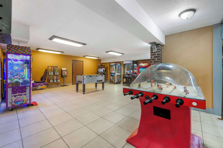 Food & Drinks 5, Best Western Plus New Ulm, Brown