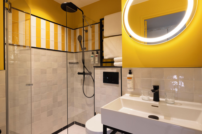 Bathroom 3, Hotel Brady – Gare de l’Est, Paris