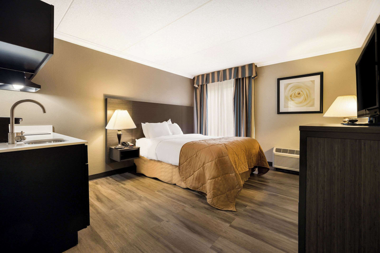 Bedroom 4, Suburban Studios Syracuse Fairgrounds, Onondaga