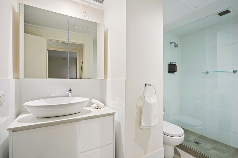 Bathroom 3, Gordon House Apartments, Melbourne