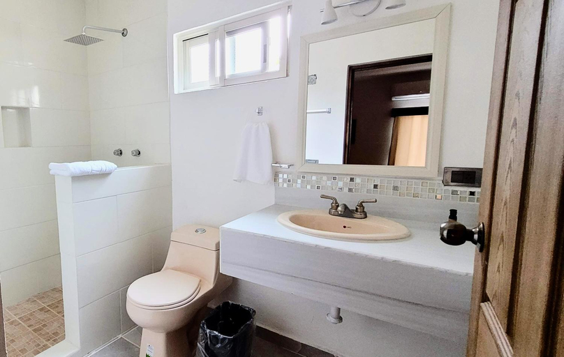 Bathroom 3, Doña Adelina House, Ciudad Valles
