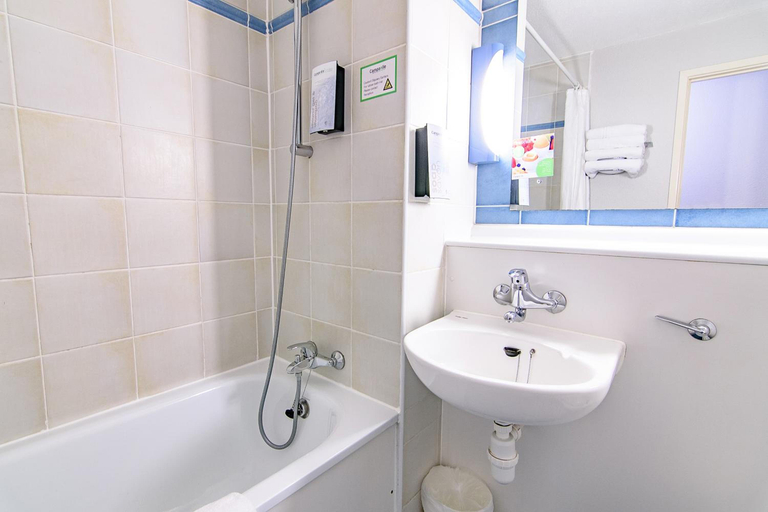 Bathroom, Campanile Hotel Manchester, Manchester
