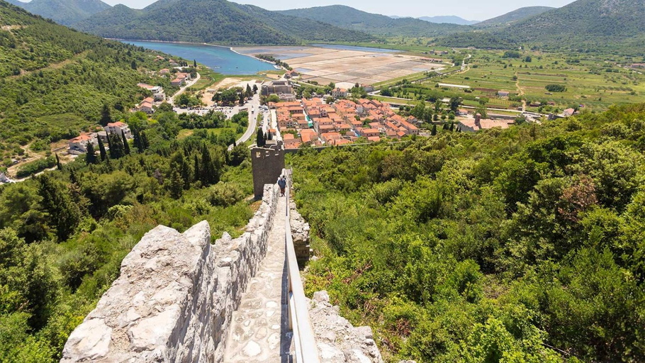 Others 5, Apartmani Ana i Mia, Ston