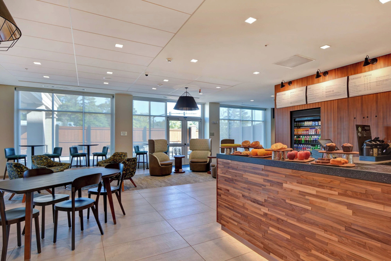 Food & Drinks 5, Courtyard by Marriott Jackson Madison, Madison