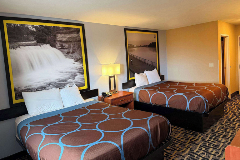 Bedroom 3, Super 8 by Wyndham Cozad, Dawson
