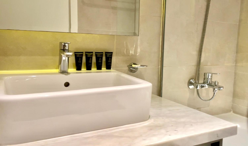 Bathroom, Vacay Lettings - Damac Prive studio, Dubai