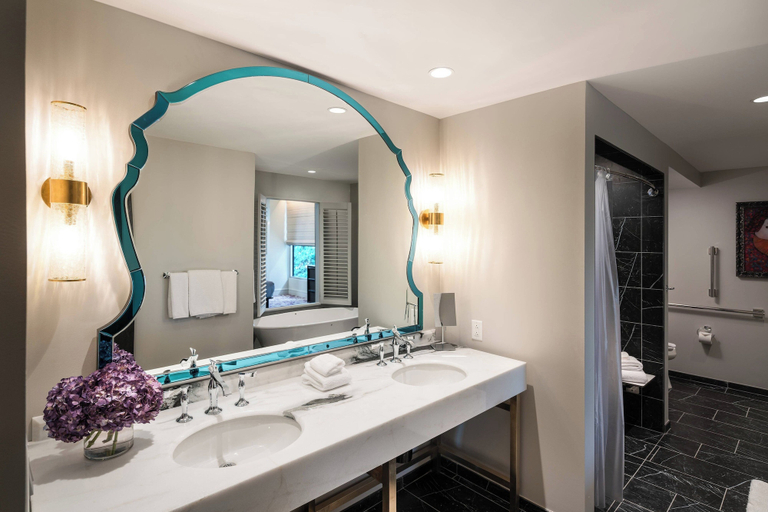Bathroom 10