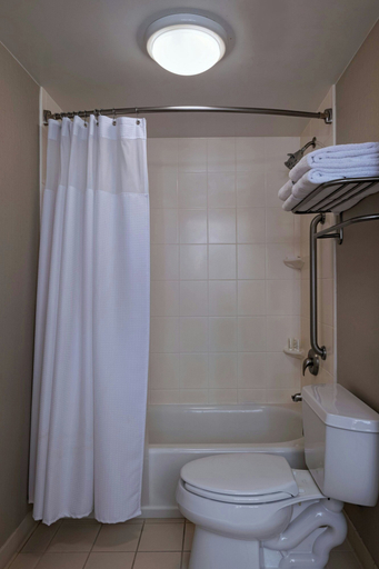 Bathroom 4, SpringHill Suites Boise West/Eagle, Ada