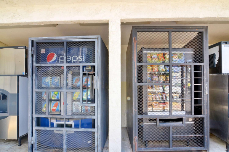 Food & Drinks, Motel 6 North Palm Springs, CA - North, Riverside