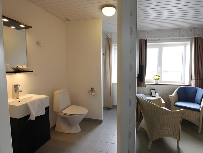 Bathroom 3, Nymindegab Kro, Varde