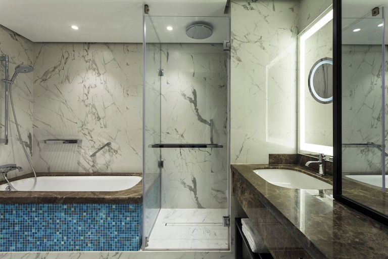 Bathroom 5, Sheraton Bucharest Hotel, Municipiul Bucuresti