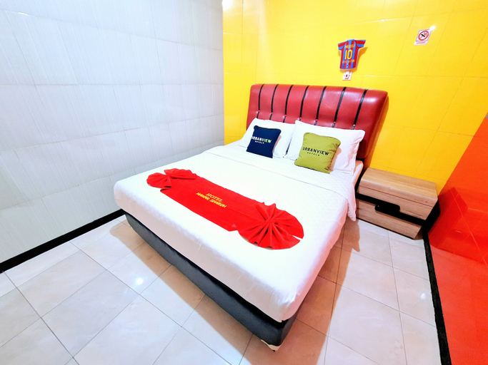 Bedroom 3, Urbanview Hotel Mawar Sharon near Alun Alun Batu, Malang