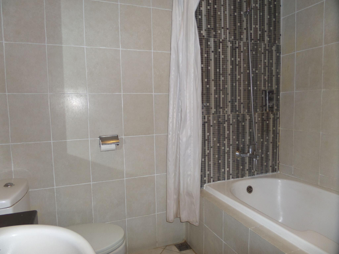Bathroom 14