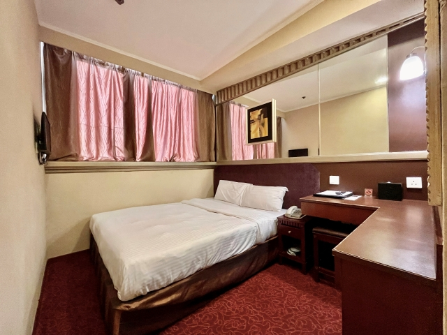 Bedroom 3, Oriental Lander Hotel, Kowloon