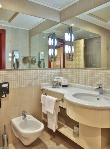 Bathroom 4, UNA Hotels Expo Fiera Milano, Milano