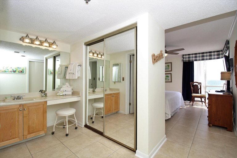 Bathroom 5, Perdido Sun 408, Escambia
