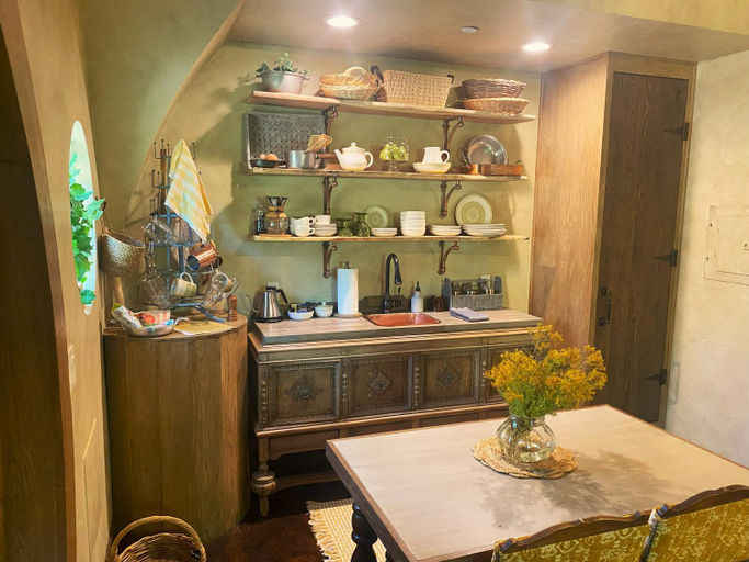 Others 5, Burrowdale Inn, Shasta