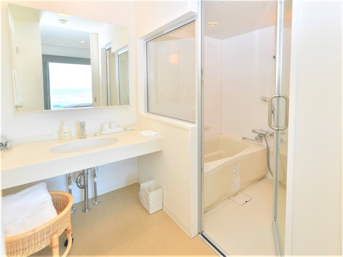 Bathroom 4, J Hotel Rinku, Tokoname