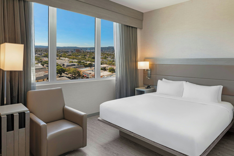 Bedroom 3, AC Hotel by Marriott Beverly Hills, Los Angeles
