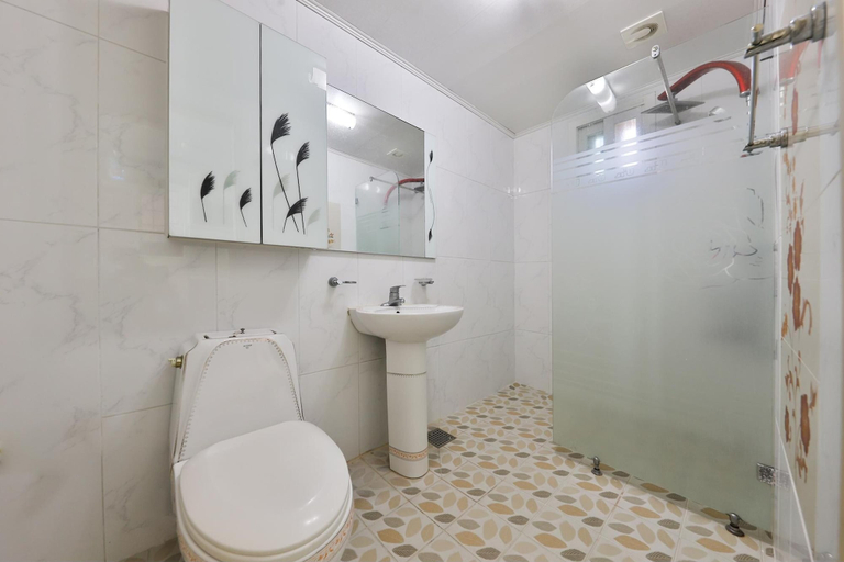 Bathroom 4, Ganghwa Badatgashimteo Pension, Ganghwa