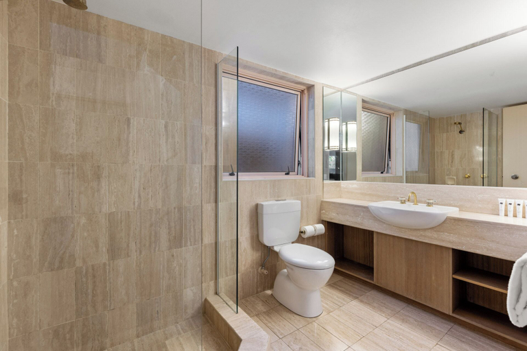 Bathroom 15
