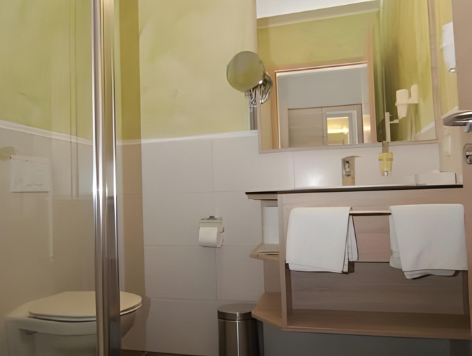 Bathroom 9