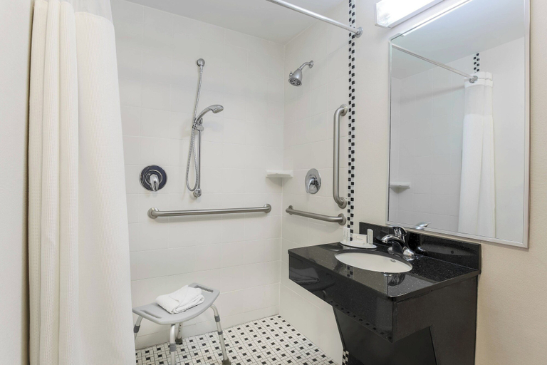 Bathroom 5, Fairfield Inn & Suites Mahwah, Bergen