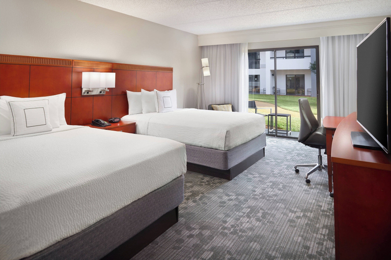 Bedroom 2, Courtyard by Marriott Atlanta Airport South/Sullivan Road, Clayton